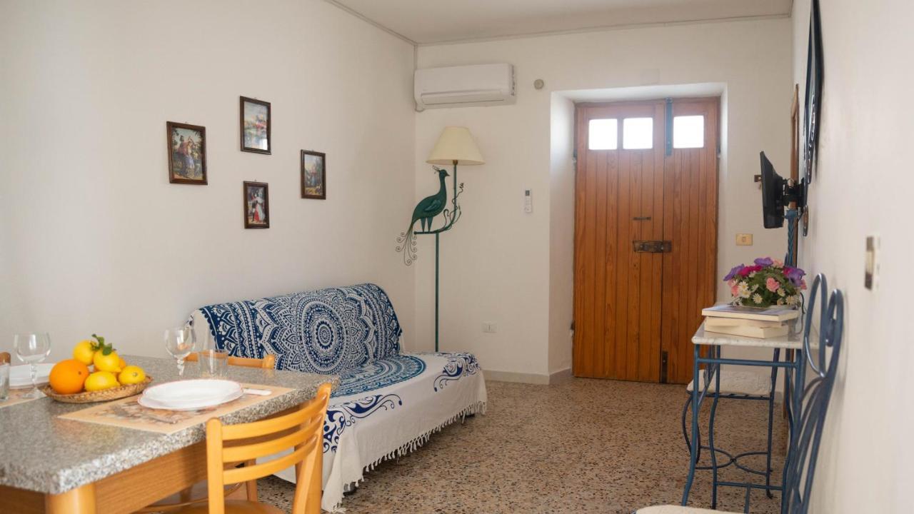 Appartamenti Melograno E Fico Loculi Extérieur photo
